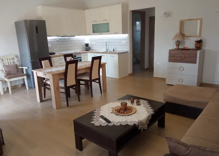 Kali Luxury Apartments -Garden-Gold-