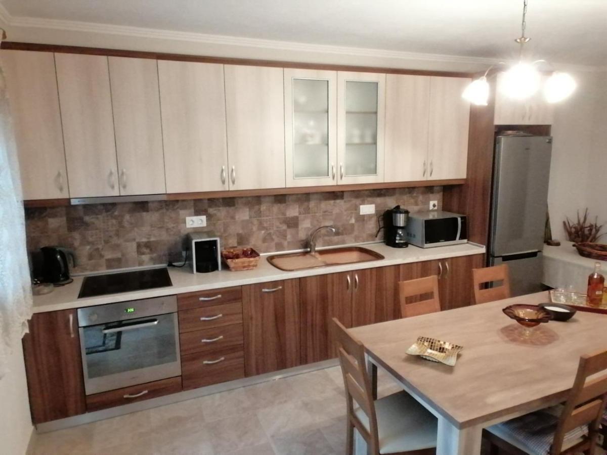Apartment Kali Luxury -garden-gold-